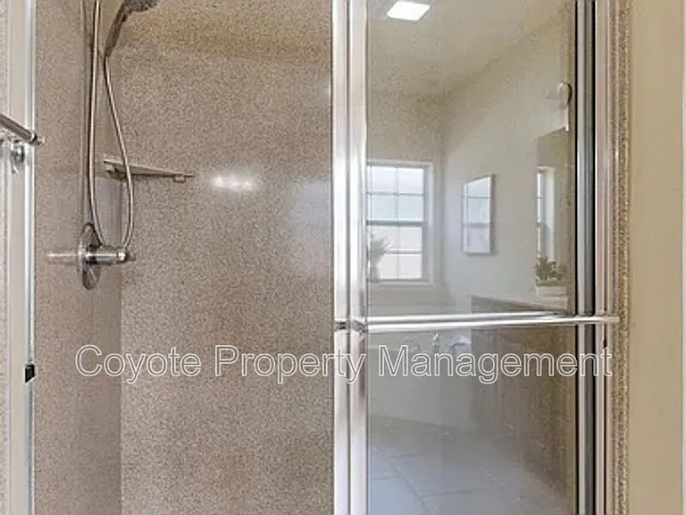 2809 N Fern Ave — Photo 14