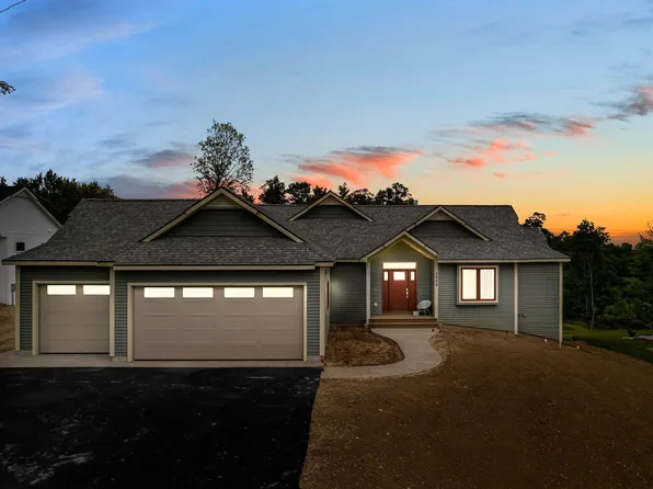 5698 Grand Ridge Ct, Traverse City, MI 49685