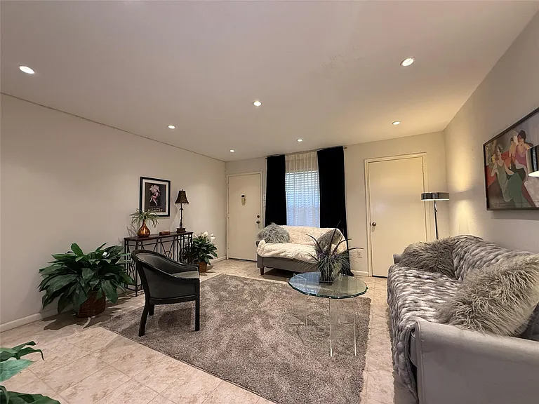 845 Augusta Dr #11 — Photo 8