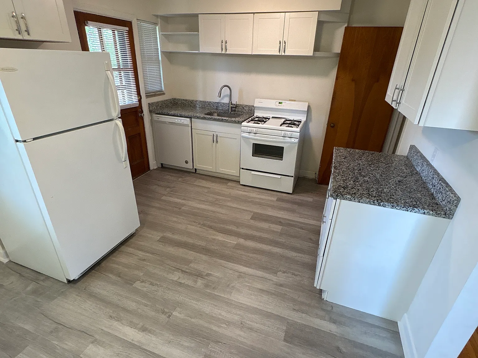 2 bed, 1050 sqft, $1,495 — Photo 3
