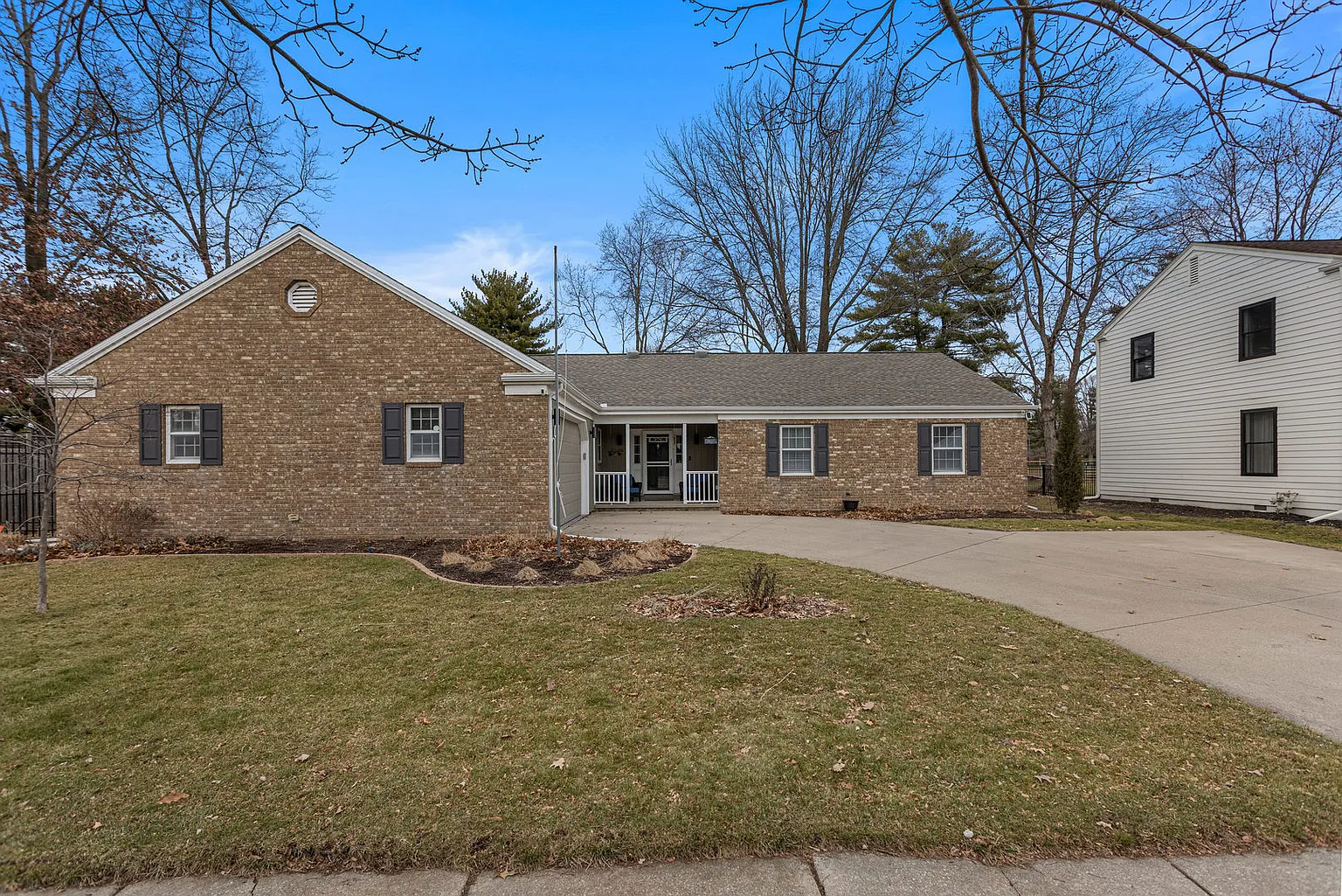 1310 Broadmoor Dr photo 1