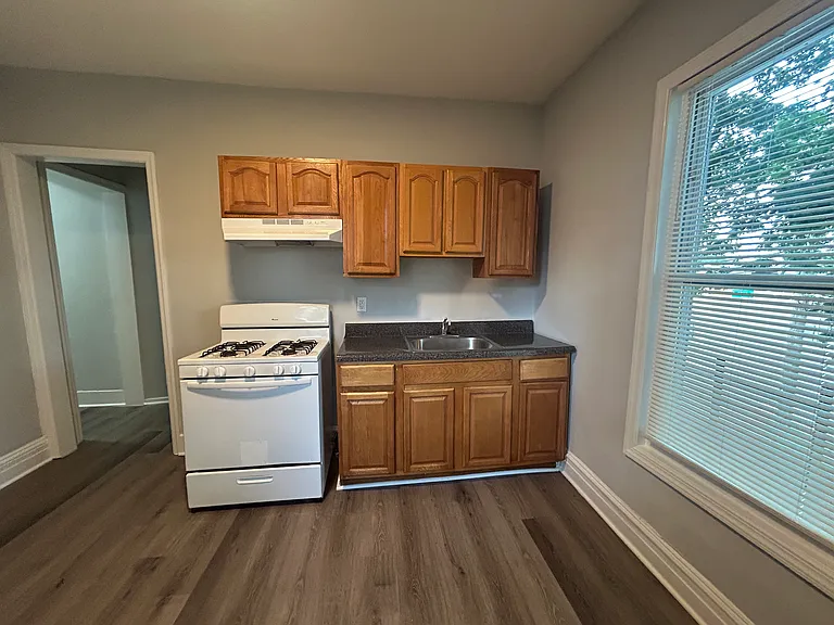 478 Ellison St — Photo 2