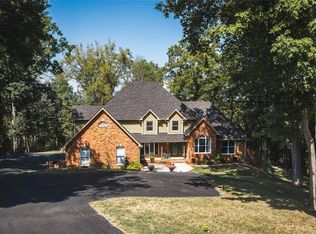 4101 Stoneledge Dr, Godfrey, IL 62035