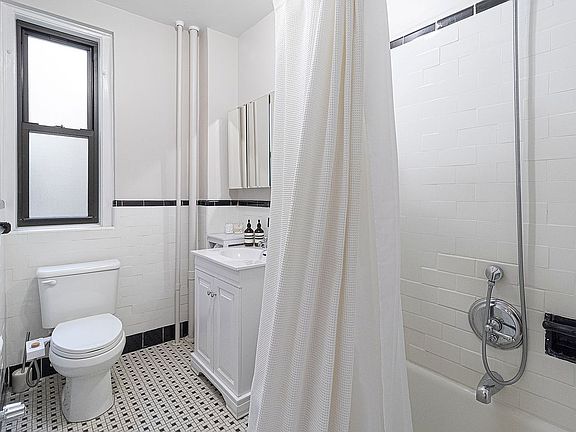 5th image of 170 W 81st St APT 5B