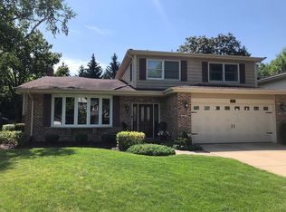 547 Prince Edward Rd, Glen Ellyn, IL 60137