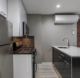 127 Hart Street, #TOP-FLOOR