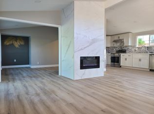 952 E Woodland Ln, Glendora, CA 91741