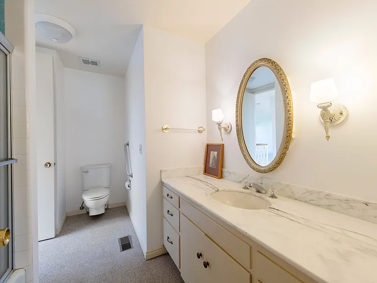 1038 S Oak Hills Way — Photo 14