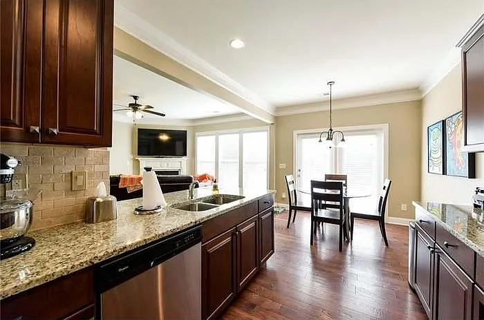 1470 Roswell Manor Cir — Photo 7