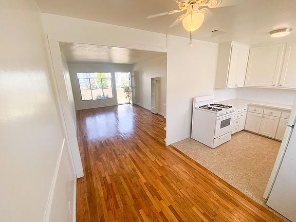 3rd image of 827 Pearl St #B