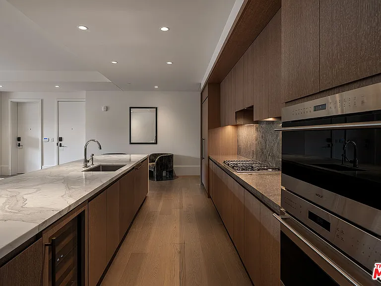 8420 Sunset Blvd #405 — Photo 15