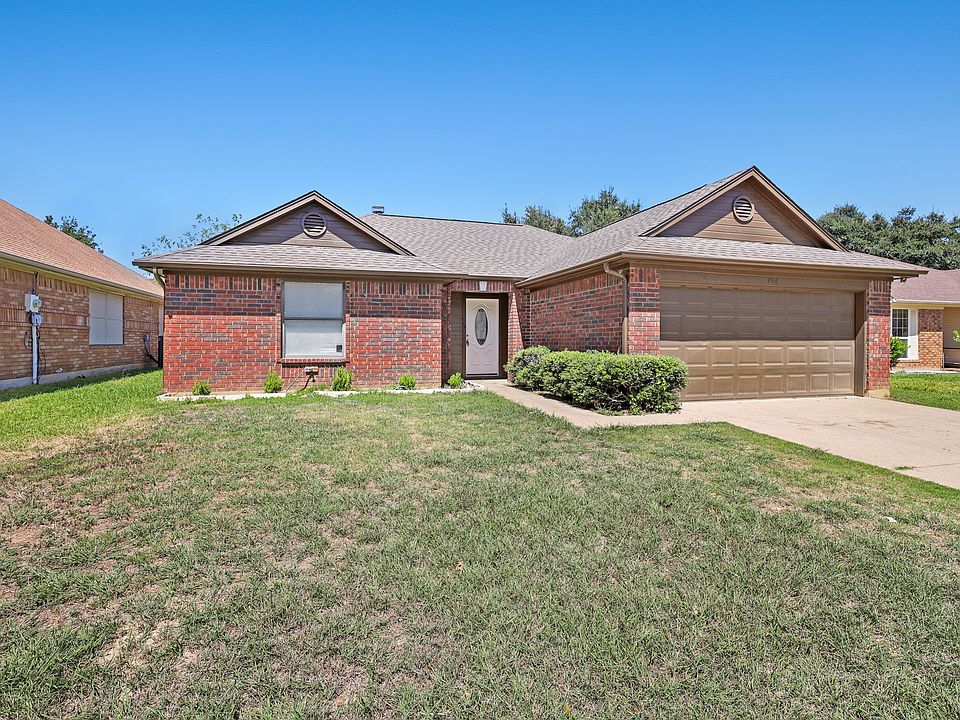 1st image of 2516 Woodlark Dr
