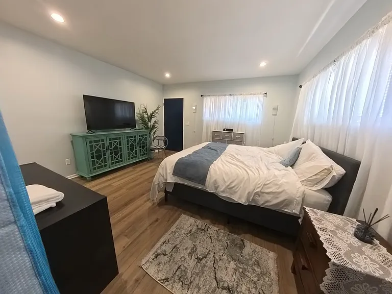 1427 Carmona Ave — Photo 17