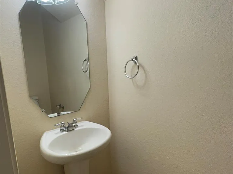 1747 Nichole Woods Dr — Photo 18