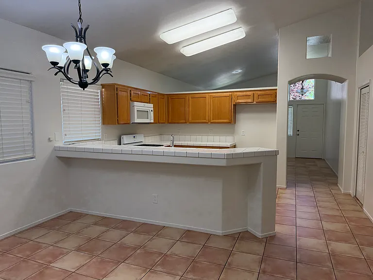 8404 Persimmon Dr — Photo 3