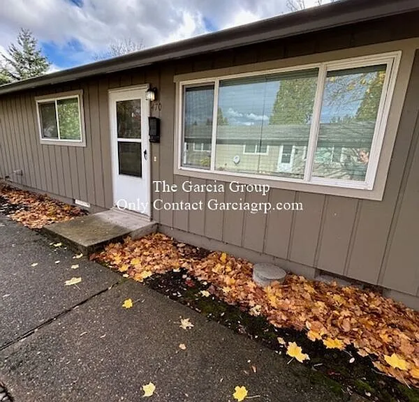 470 SE Vista Ave — Photo 2