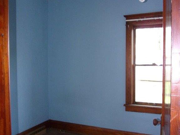 4th image of 250 Miller St