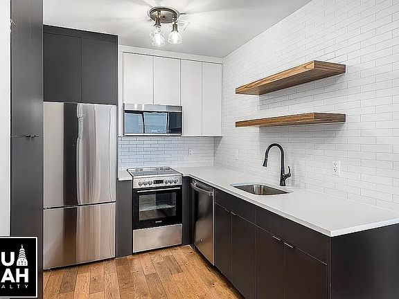 3rd image of 499 Evergreen Ave #3C
