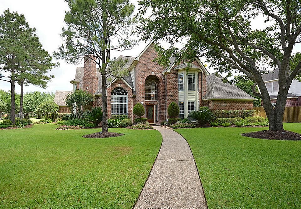 Gorgeous home located on approximately 1/2 acre lot in Windsor Park Estates.