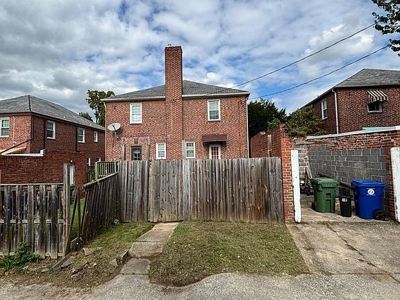 4th image of 2421 Pelham Ave