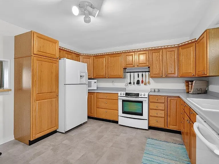 1733 Porter Ave — Photo 1