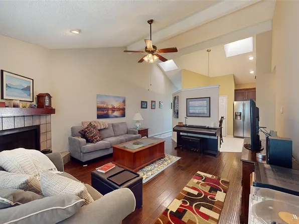 2428 Aquaduct Dr, Bedford, TX 76022