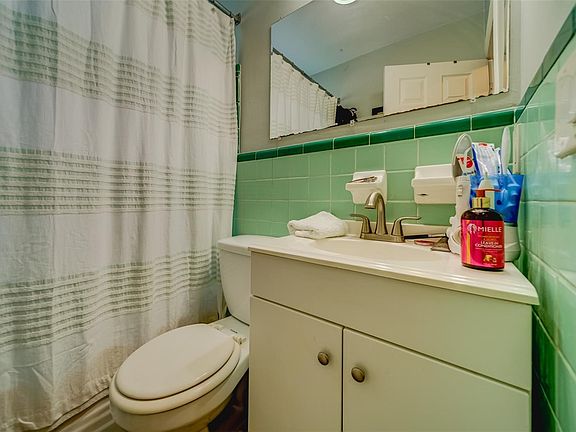 4th image of 1464 Grove St