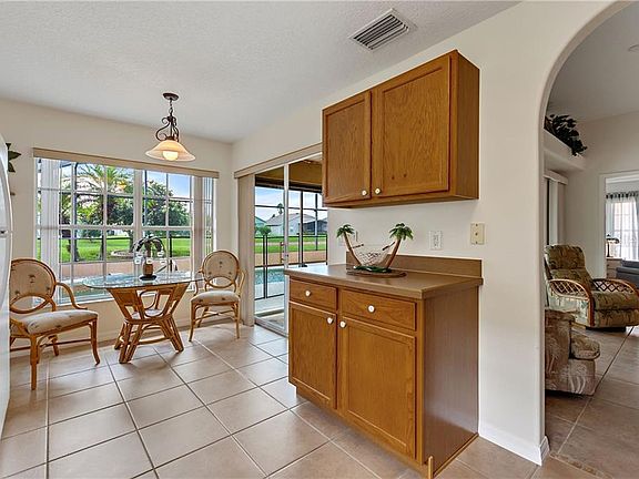 4th image of 245 Royal Palm Dr
