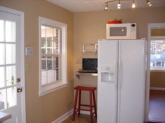 3rd image of 1133 Oakview Dr SE