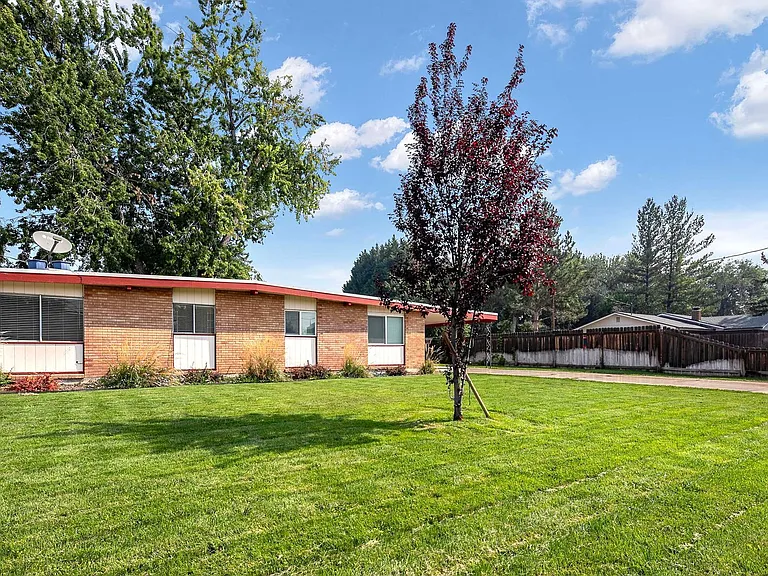 4902 W Targee St — Photo 22