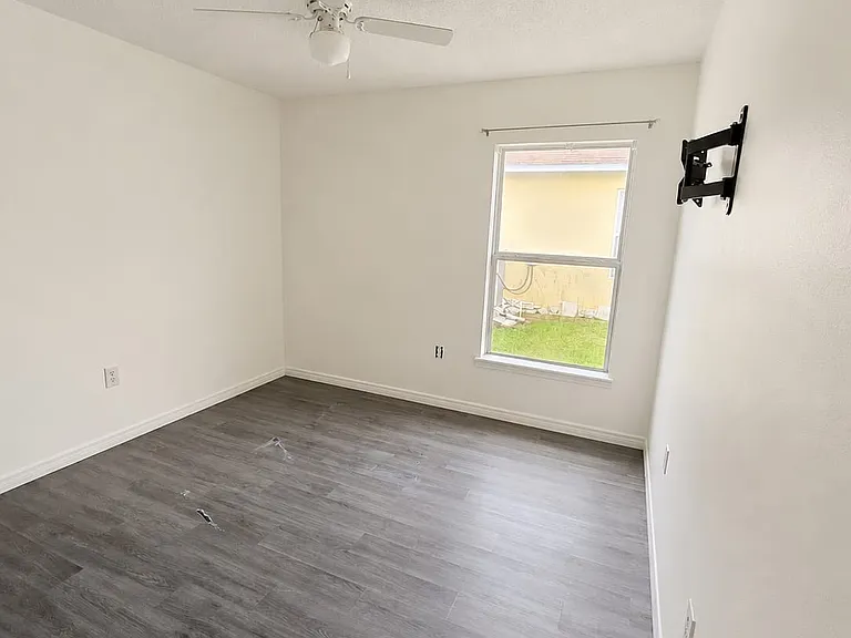 3403 Waterfront Dr — Photo 9