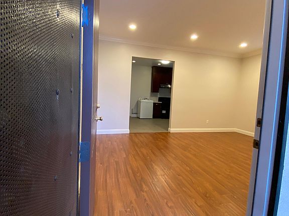 3rd image of 2447 Kelburn Ave