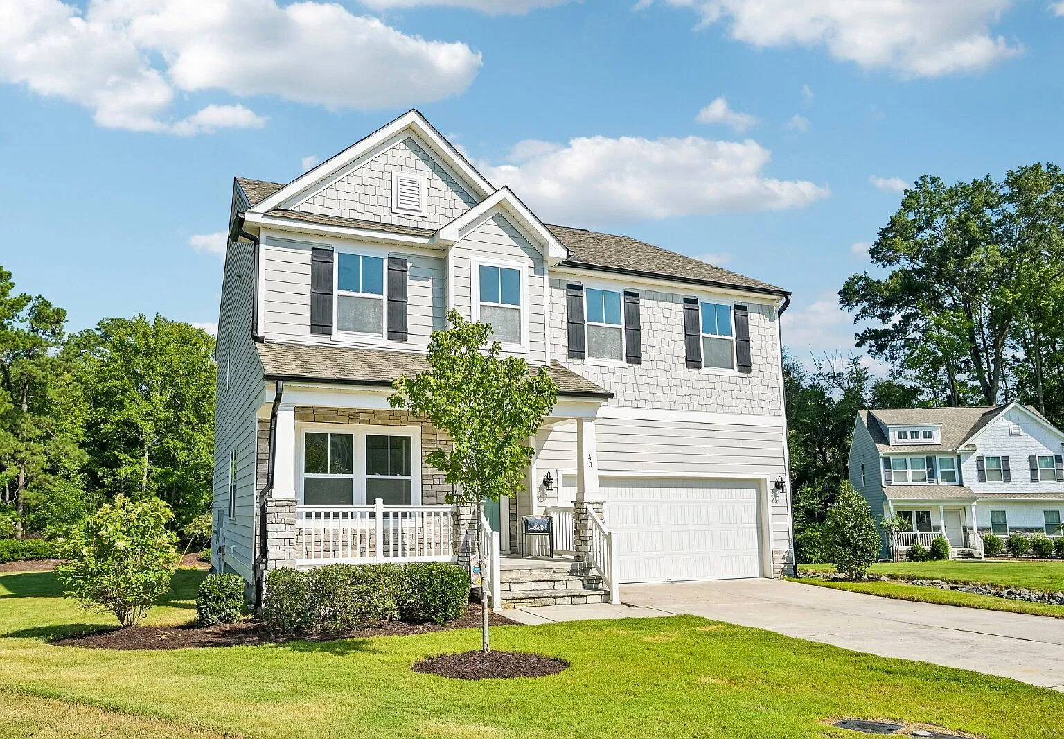 4 bed, 3.5 bath, 2803 sqft, $2,300 — Photo 2