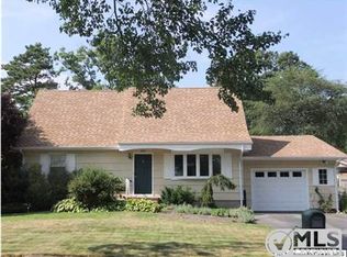 882 Raleigh Dr, Toms River, NJ 08753
