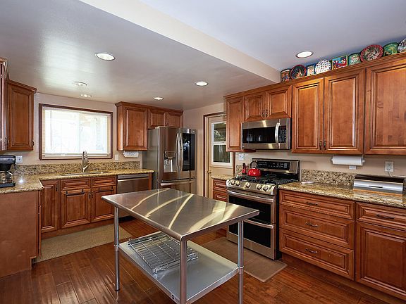 3rd image of 1101 Glenwood Dr