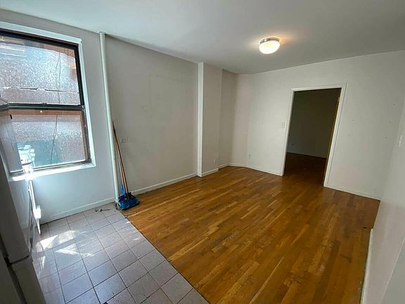 3rd image of 311 W 95th St APT 2A