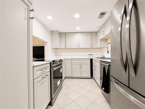 5th image of 248 Cherokee St APT 28