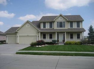 2151 Broadwater Dr, Papillion, NE 68046