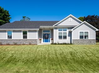 4886 S 72nd St, Greenfield, WI 53220