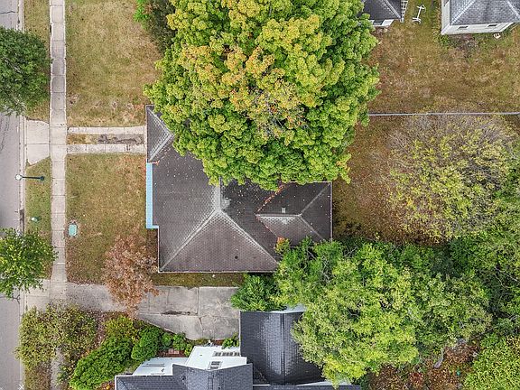 3rd image of 308 W Division St