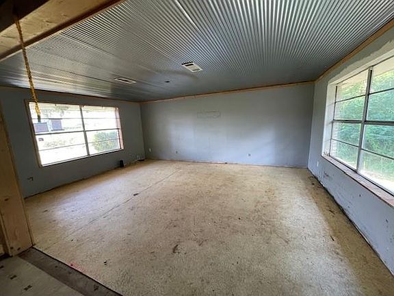 3rd image of 75371 N Hayes Rd