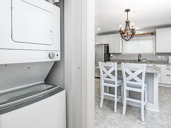 5th image of 836 Villa Ave