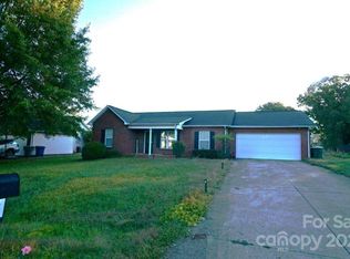 711 Gemcrest Dr NE, Conover, NC 28613