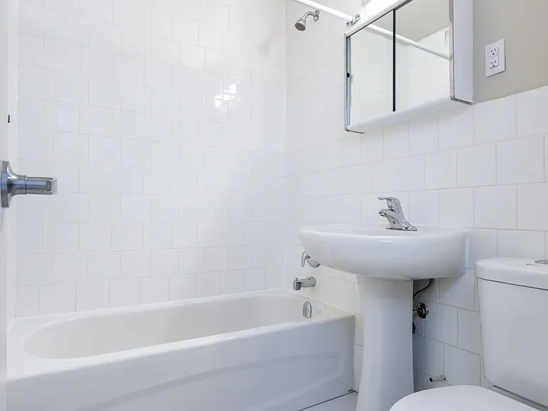 150 Culford Rd #1BR — Photo 8
