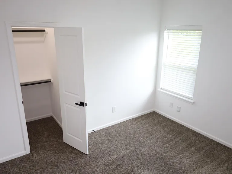 6614 Foster St — Photo 7