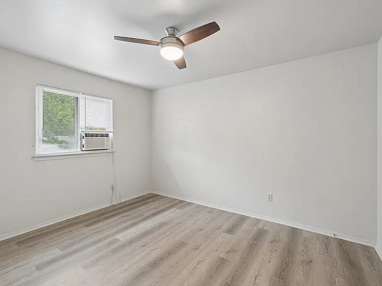 820 Sahara Ave #2 — Photo 18