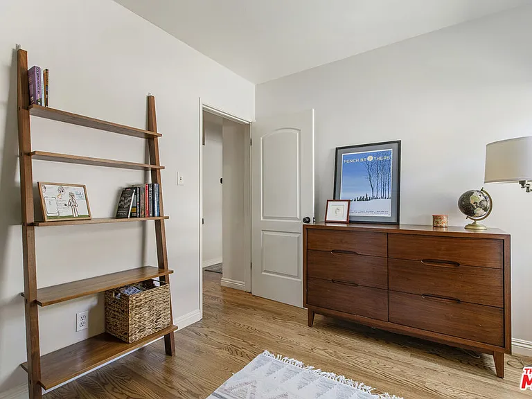 1132 N Reese Pl — Photo 30