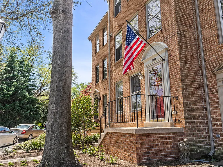 2302 Sanford St — Photo 98