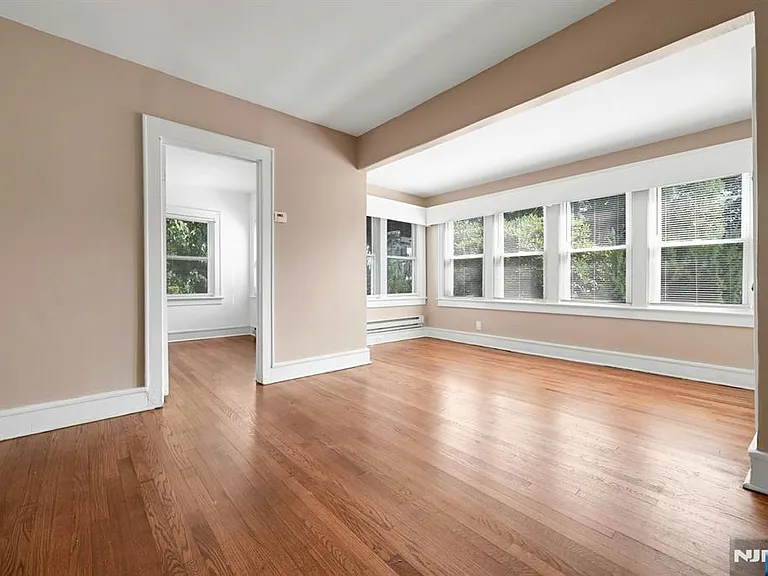 304 Midland Ave #1 — Photo 11