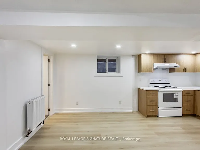 896 Bathurst St #BASEMENT — Photo 4